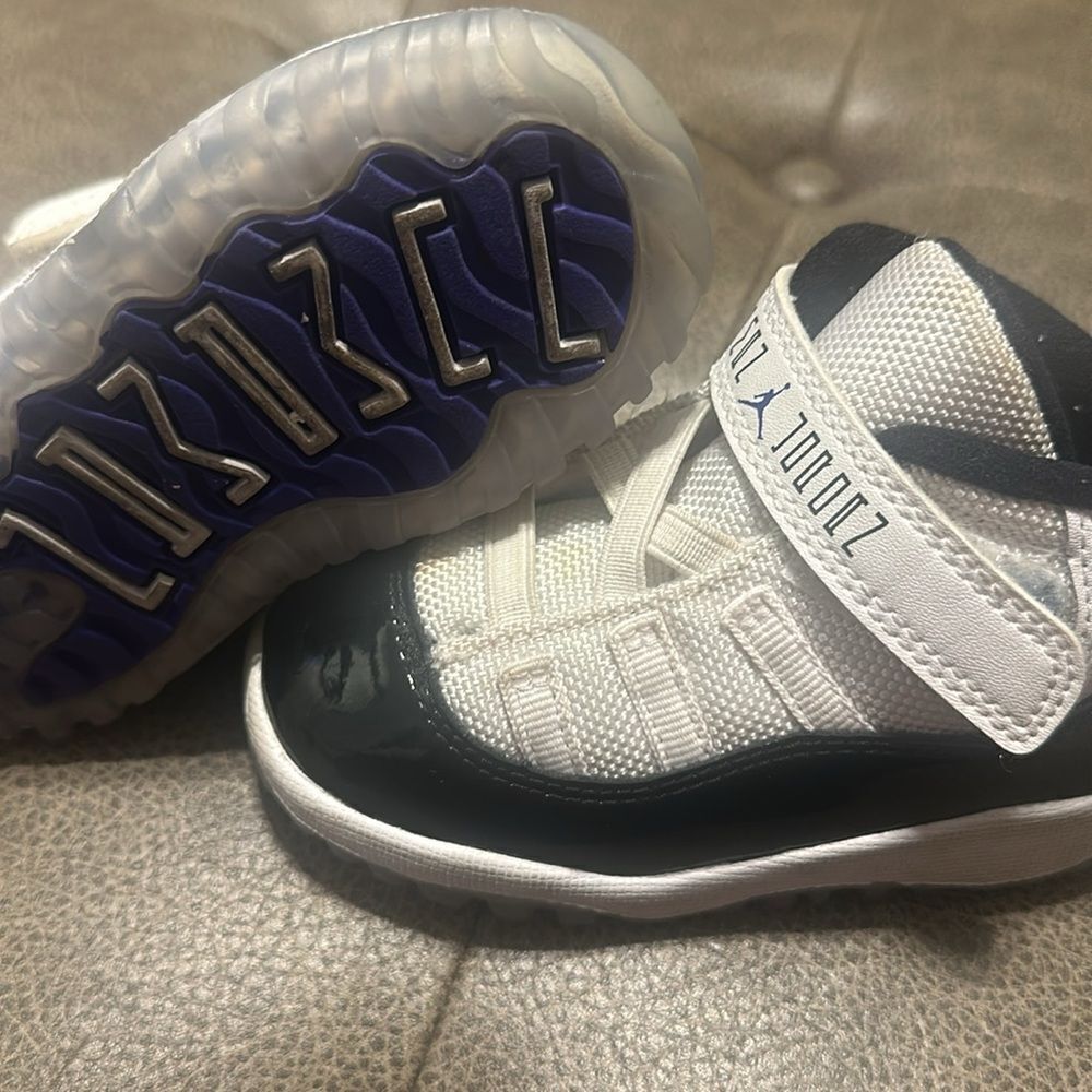 Retro 11’s size 6C - Picture 2 of 2